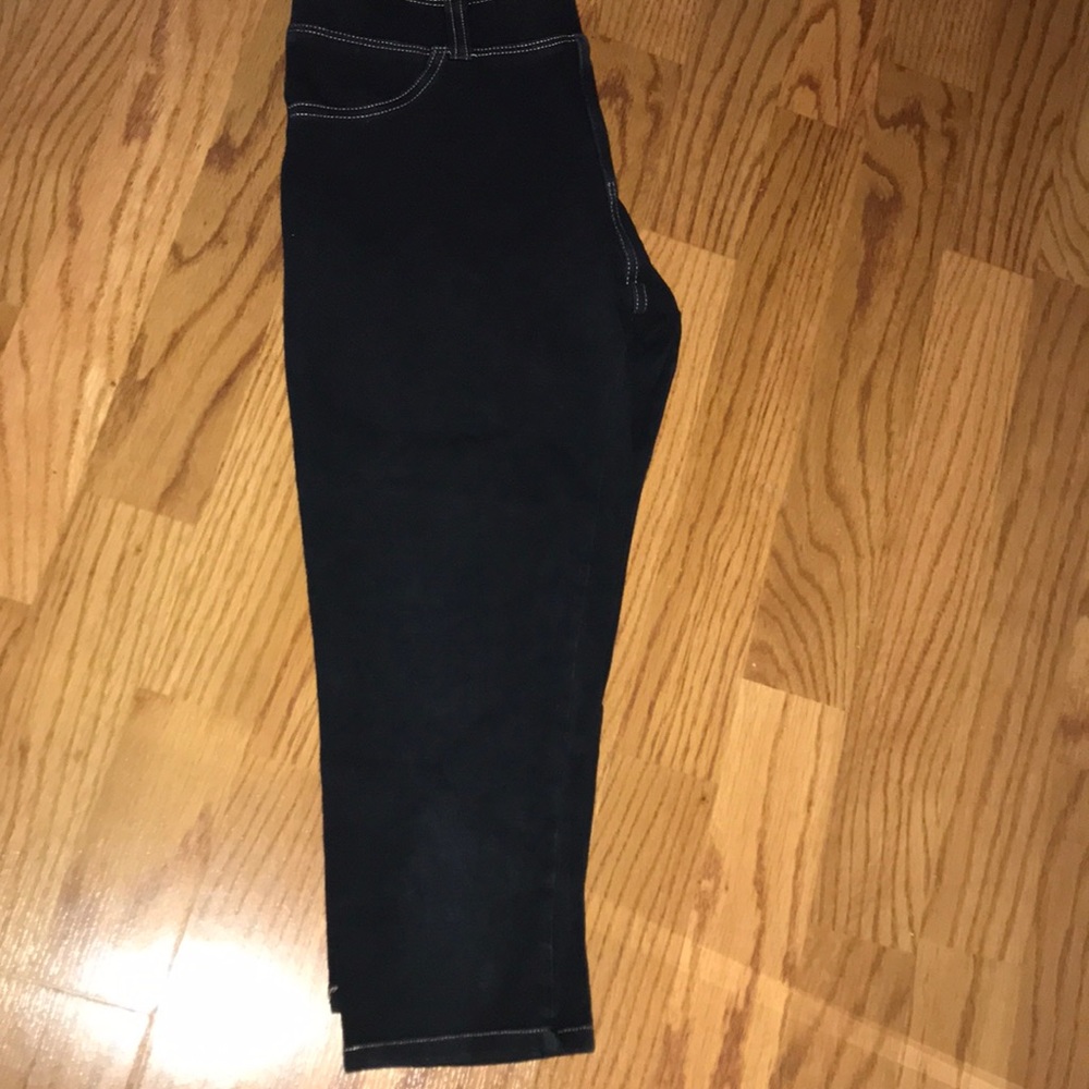 Hardtail Black Capris